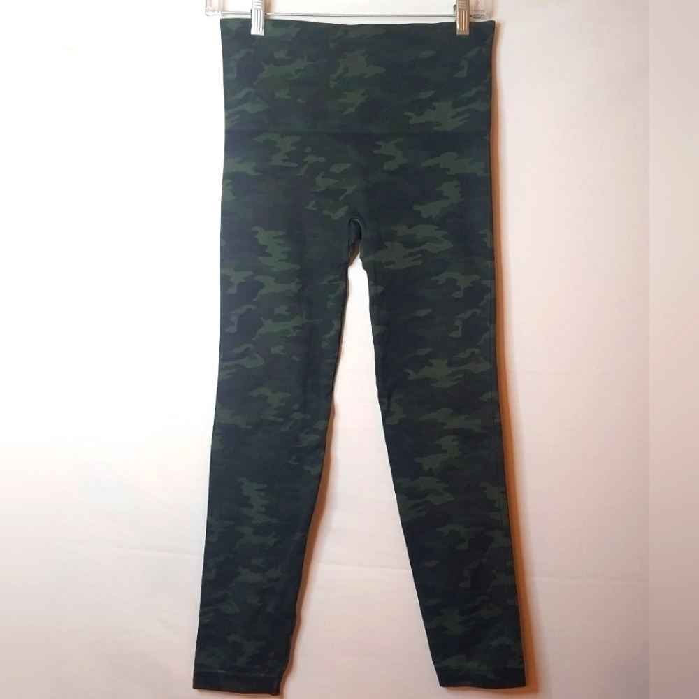 Spanx Look at Me Now Seamless Camo Leggings, Green, Size L - Picture 1 of 3